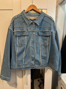 VENUS Studded Denim Jacket